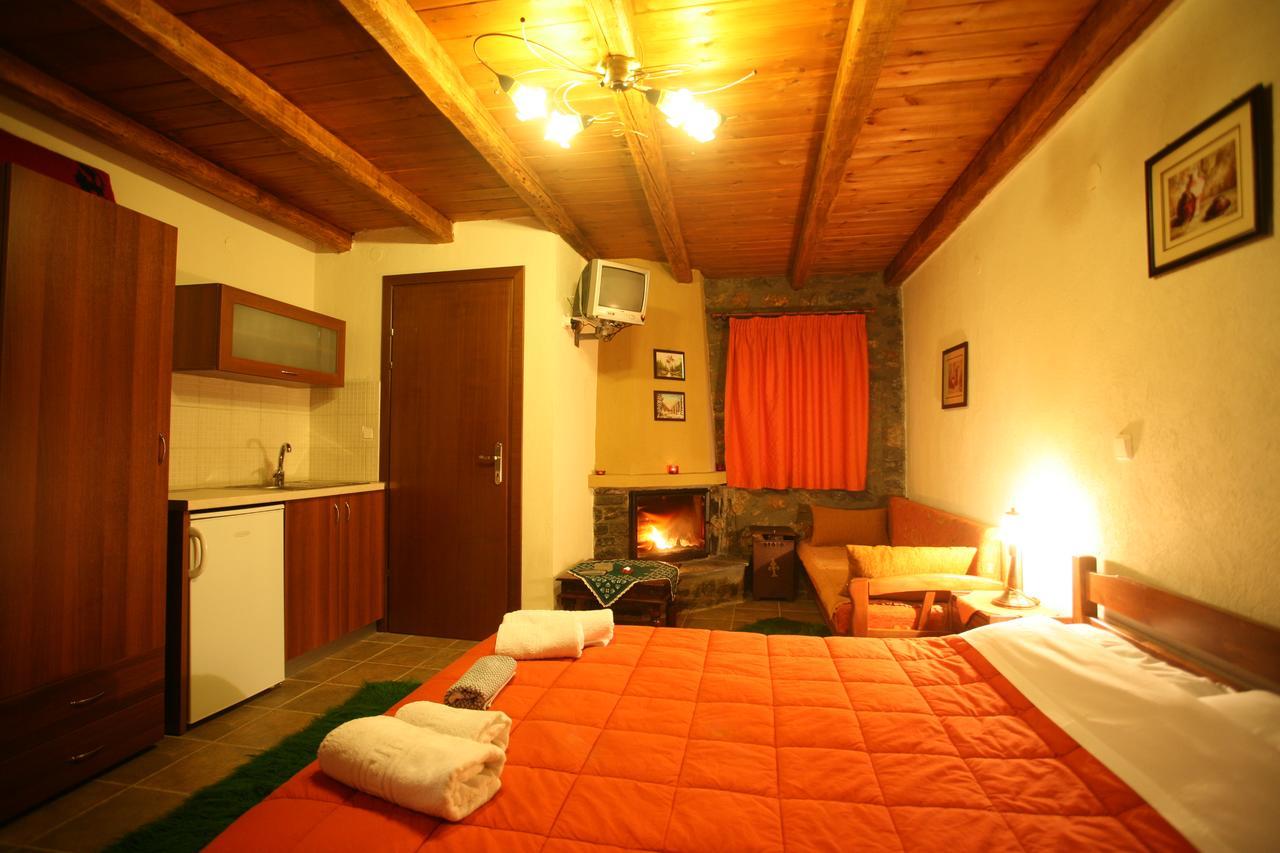 Eleni'S Guesthouse 帕雷斯阿吉萨那 外观 照片